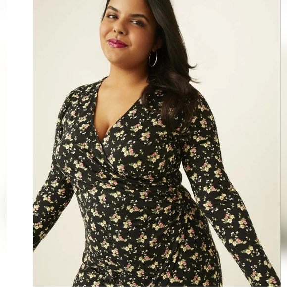 NEW NWT Dia & Co Socialite Piper Plus Size Printed Faux Wrap Dress - Picture 2 of 4